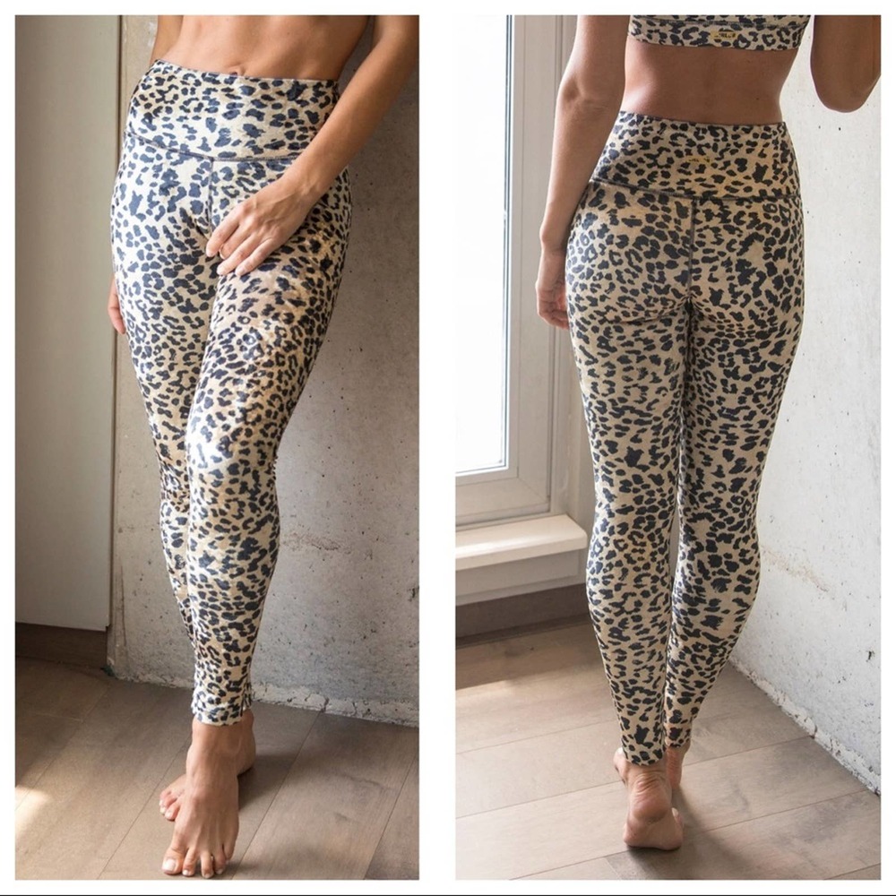 NWT CHRLDR High Waisted Leopard Leggings Velour Spandex Sand S